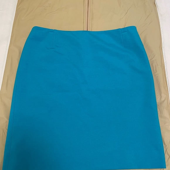 Akris Punto Turquoise skirt Size 8 like new! - Picture 6 of 7